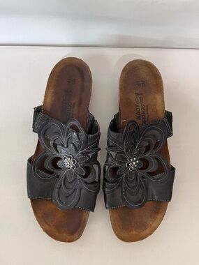 Naot Sandy Black Leather Flower Sandals
